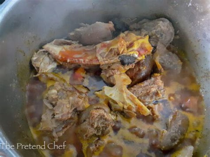 Add winkles into atama soup with waterleaf