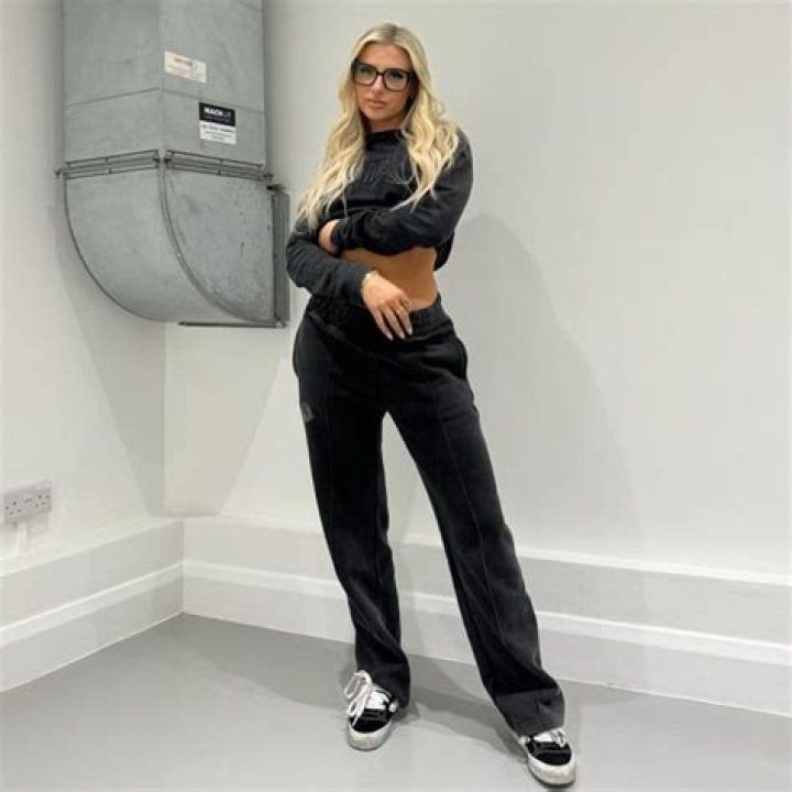 Chloe Burrows Brand Endorsements
