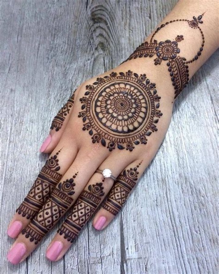 Circle henna designs
