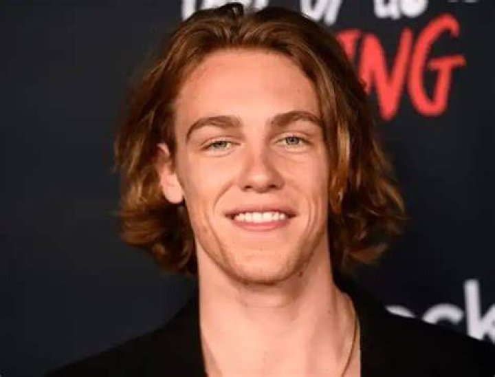 Cooper Van Grootel height is 6 feet