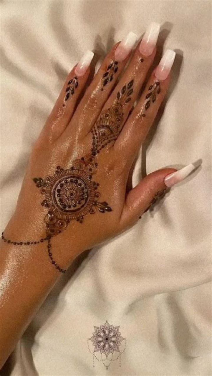 Dark lacy henna