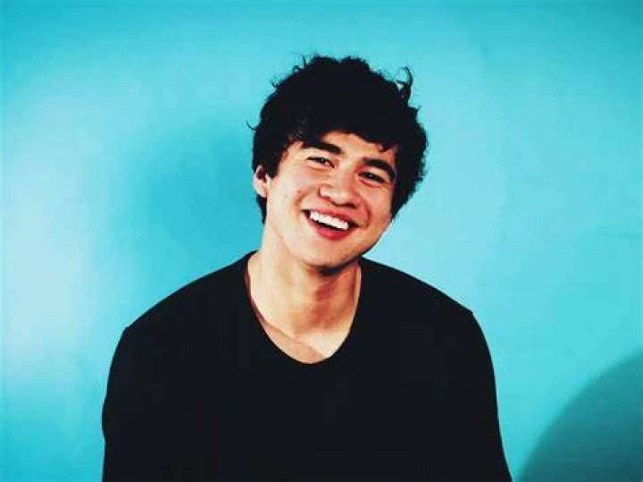 Facts about Calum Hood Facts about Calum Hood