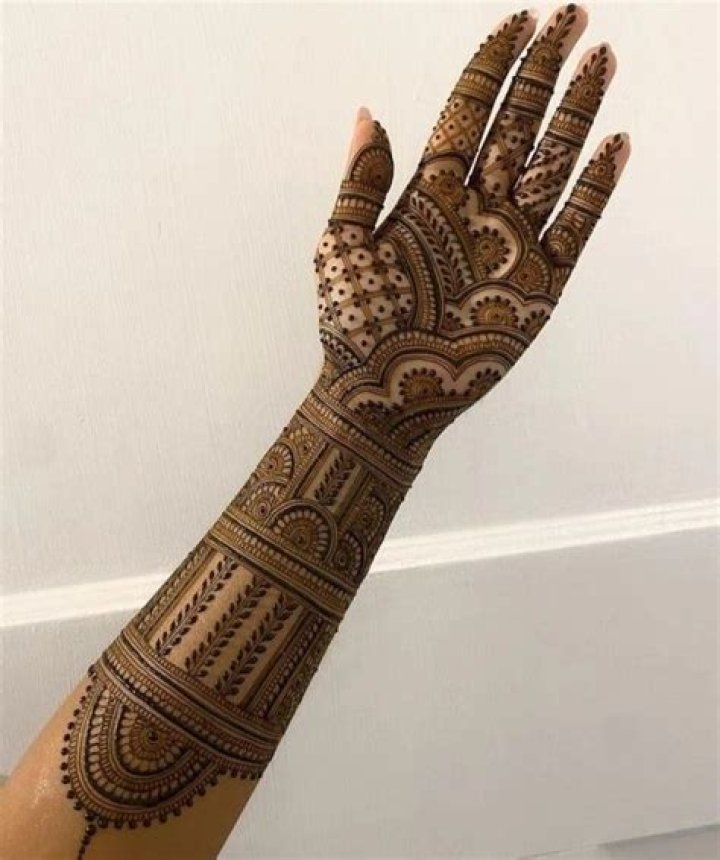 Full hand henna