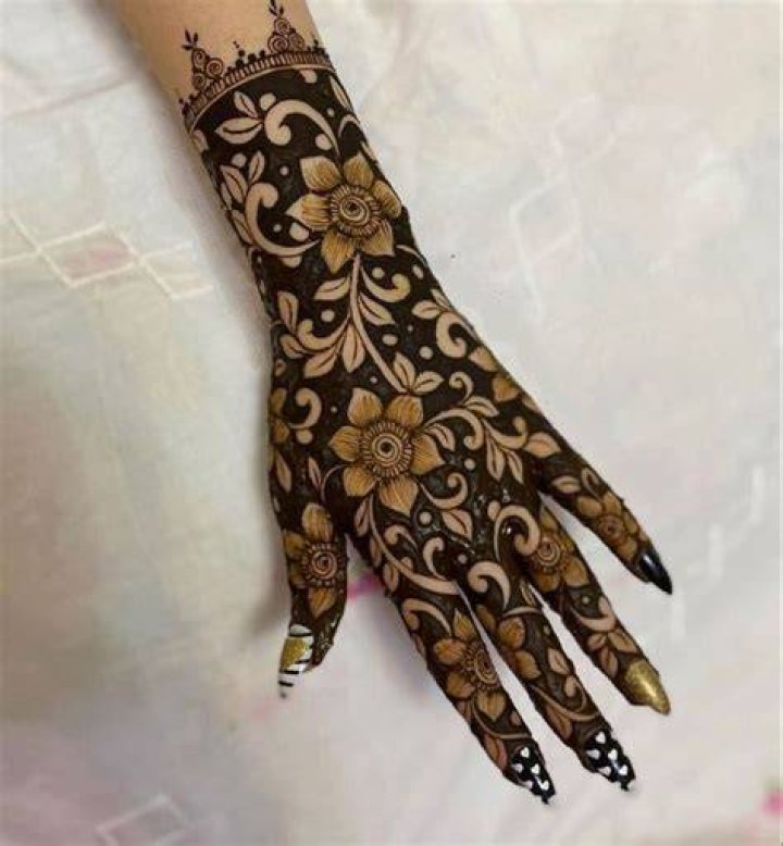 Golden 3D henna