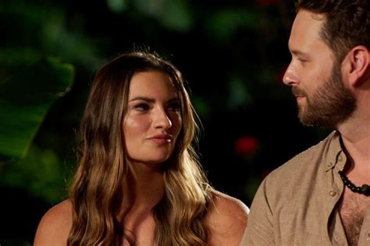 Kaitlin and Hall explain their relationship issued on the beach on Temptation Island