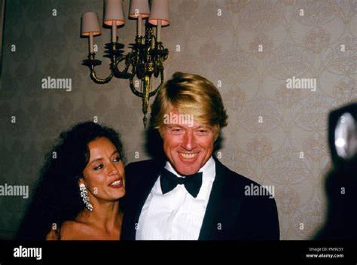 Robert Redford and Sonia Braga in 1987