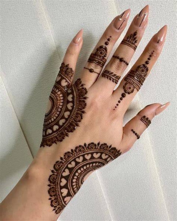 Simple mehendi art
